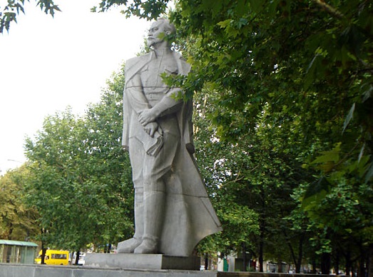 В Запорожье решили продать как вторсырье два декоммунизированных памятника
