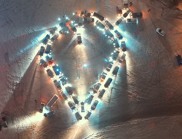 В Запорожской области автолюбители провели “сердечный” флешмоб – фото
