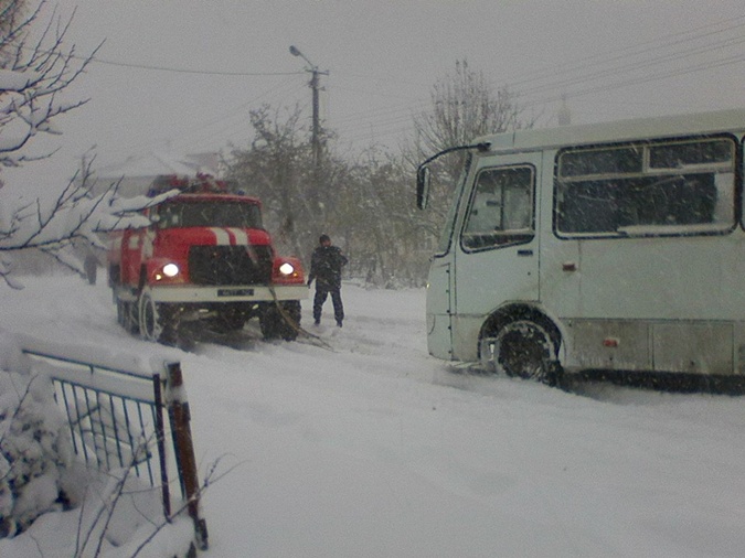 В Запорожской области за сутки бойцы ГСНС спасли из снежного плена 21 человека и освободили 14 автомобилей