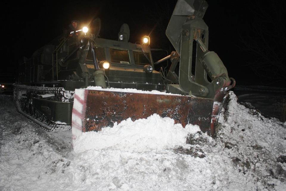 В Запорожской области продолжают спасать из снежного заноса людей и автотранспорт