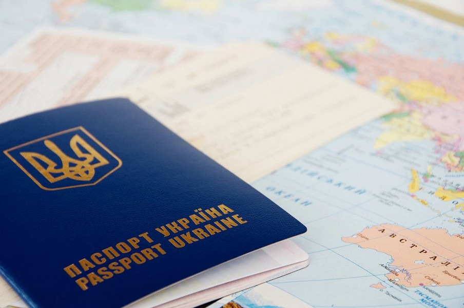 За 2017 год Порошенко лишил гражданства 5200 человек