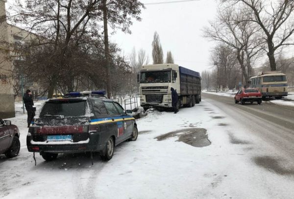 ДТП в Запорожской области: водитель многотонной фуры потерял сознание за рулем