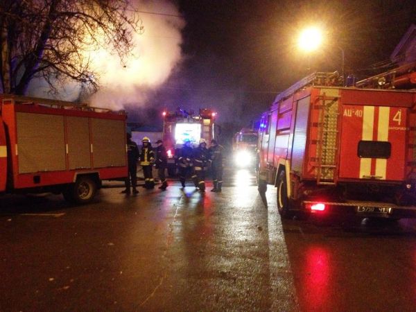 В новогоднюю ночь в Запорожье сгорел магазин
