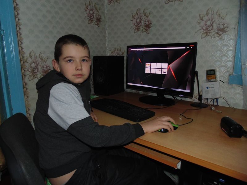 В Запорожской области школьник еще в 2 года научился работать на компьютере