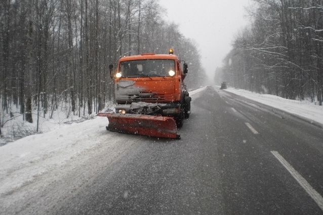 В Запорожской области на дорогах продолжаются работы по расчистке дорог