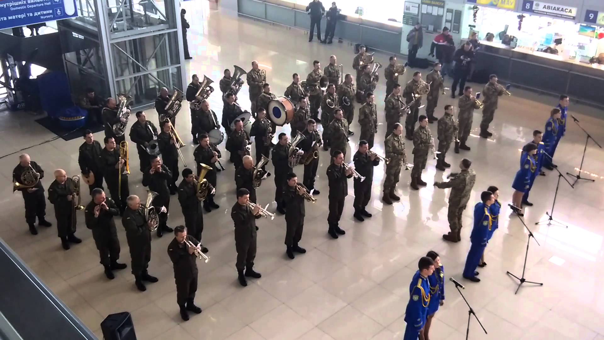 В Запорожском аэропорту почтили память киборгов – видео