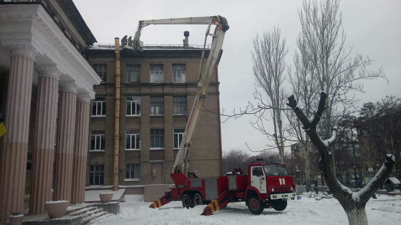 В Запорожской школе произошло ЧП , оторвалась часть крыши, – ФОТО