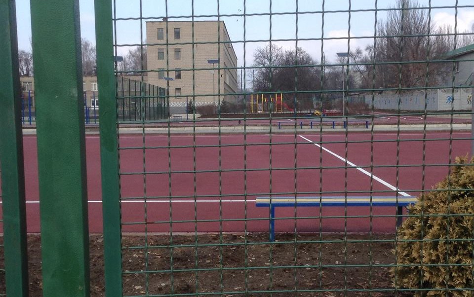 Для кого строили? Доступ на новую спортивную площадку в Шевченковском районе остается ограниченным