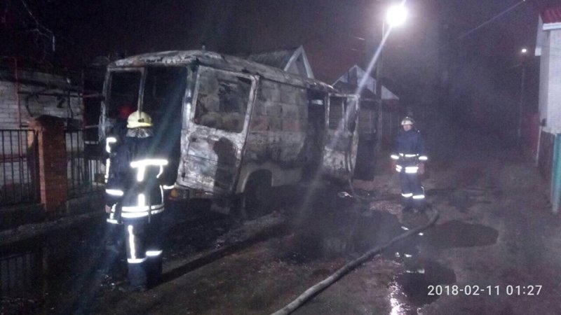 В Бердянске дотла сгорел микроавтобус