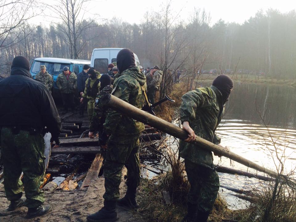 В Ровенской области около 200 добытчиков янтаря напали на полицейских