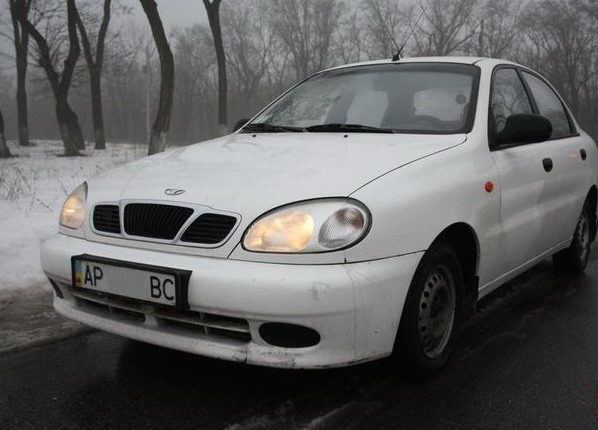 В Запорожье таксист сбил 15-летнюю девушку и скрылся