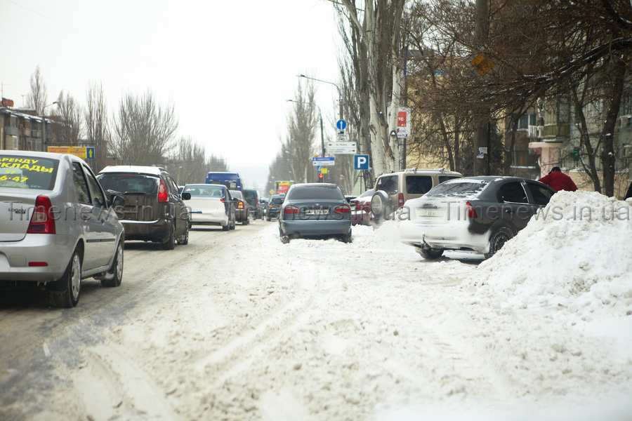 В Запорожской области на двух участках дорог запретили ездить маршруткам и грузовикам