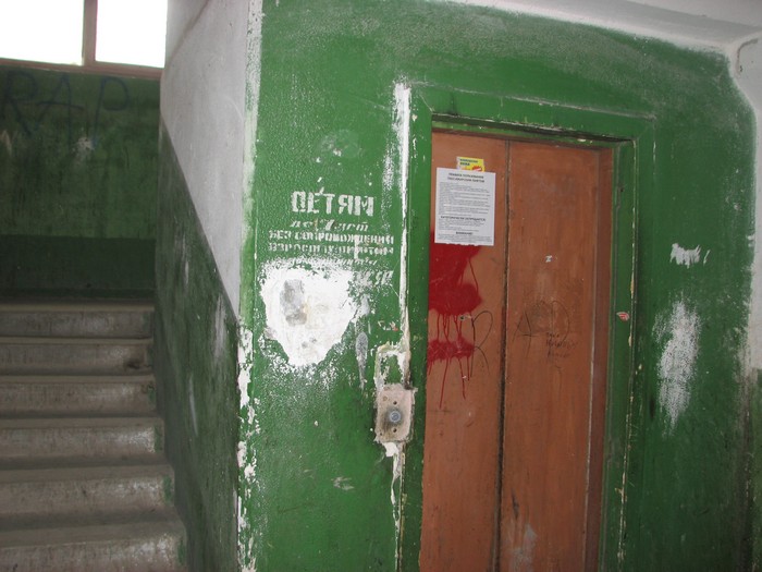 Житель Запорожья пытался скрыть следы преступления, затащив труп в лифт