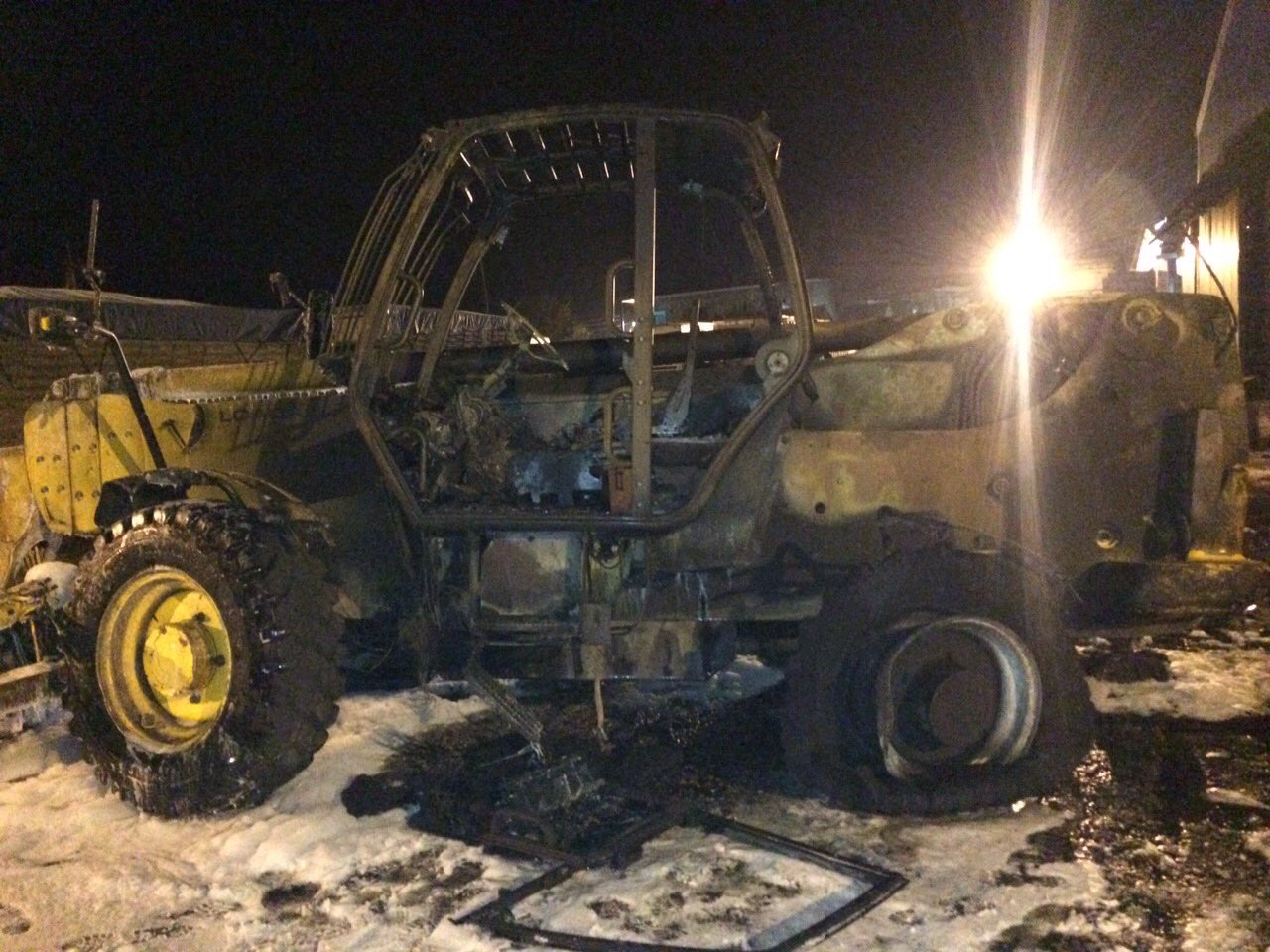 Пожар в Михайловке: дотла сгорел погрузчик стоимостью 35€ тысяч