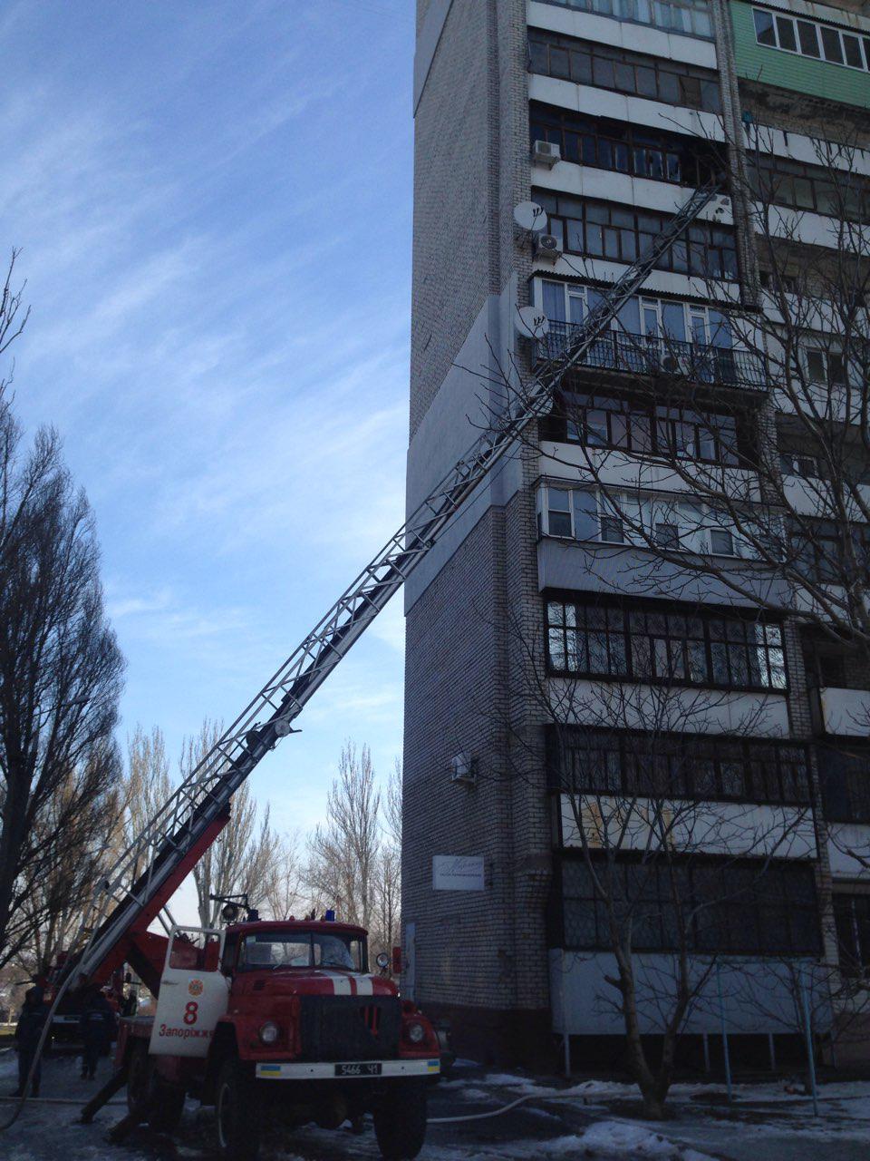 В Запорожье горел балкон многоэтажного дома, – ФОТО