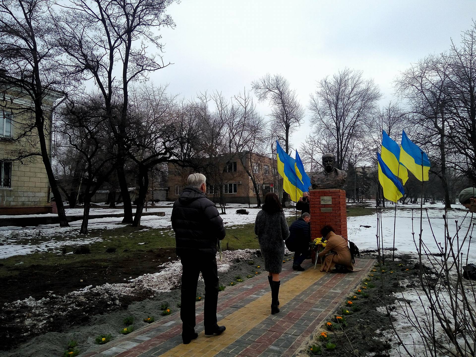 В Запорожье открыли памятник известному украинскому поэту, – ФОТО