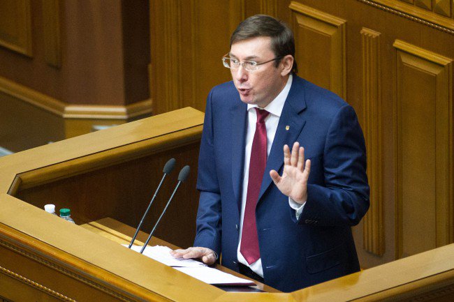 Луценко: Кортеж президента Украины хотели атаковать используя крупнокалиберную винтовку “Топаз”