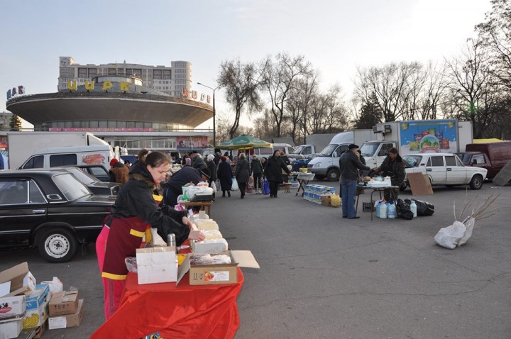 Власти Запорожья ликвидируют стихийный рынок возле цирка