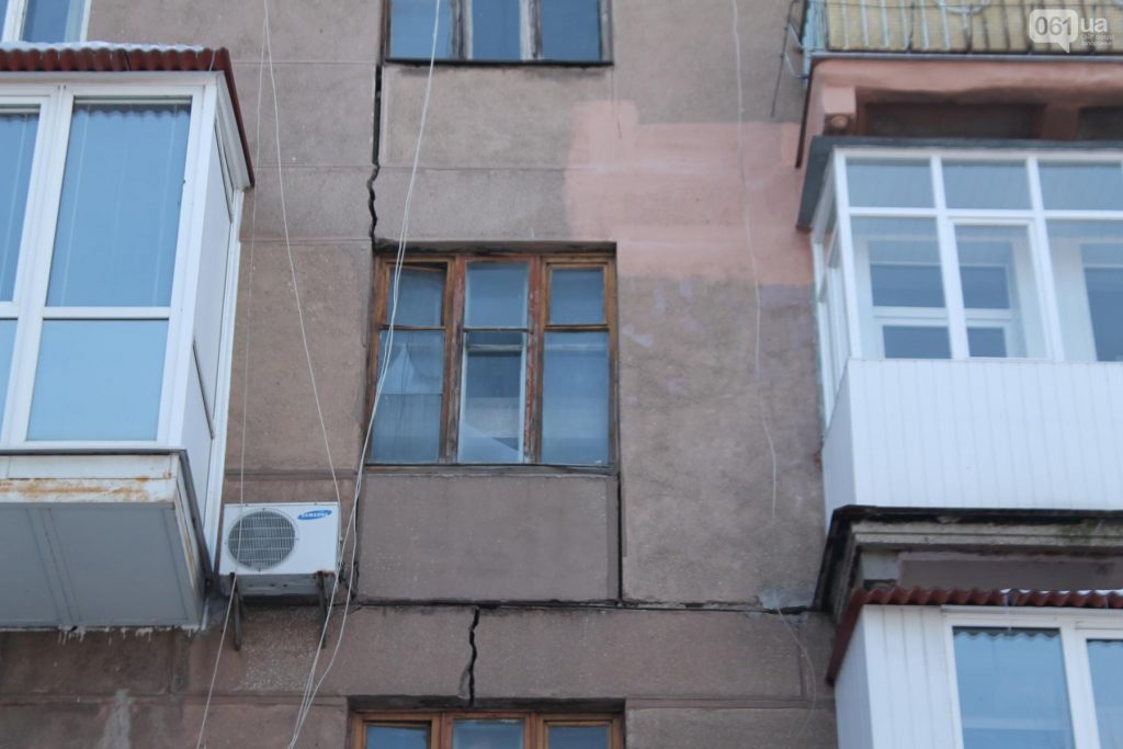 Падающий дом на бульваре Шевченко: люди продолжают жить в ужасе