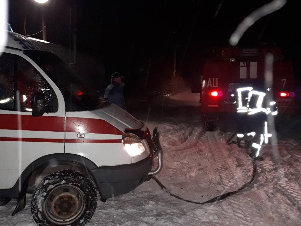 В Запорожской области сотрудники ГСЧС спасли из снежного заноса 42 человека и освободили 16 автомобилей, – ФОТО