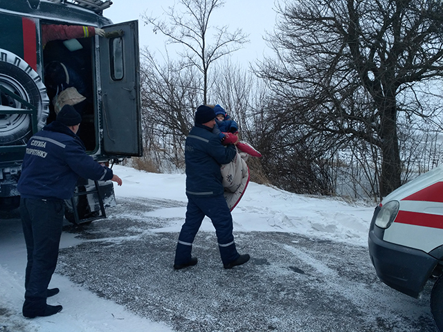 В Запорожской области освободили из снежного плена людей и десятки машин