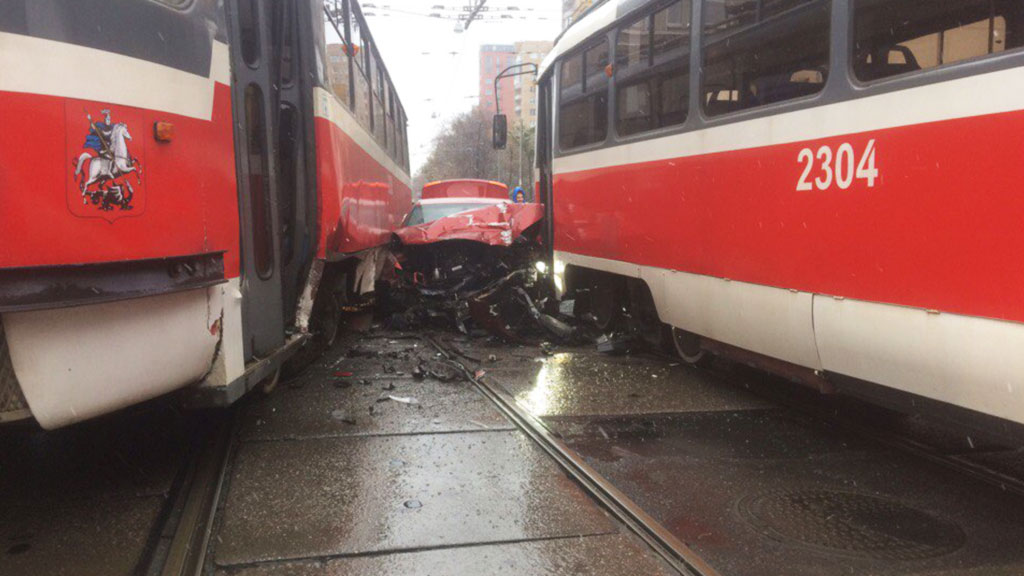 “Трамваем безопаснее”: За два месяца в ДТП с общественным транспортом в Украине погибли 34 человека