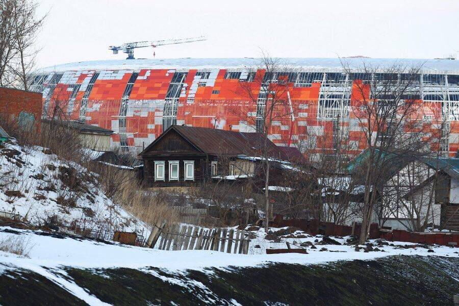 Показуха на фоне разрухи: фото строительства стадиона к ЧМ-2018 в России