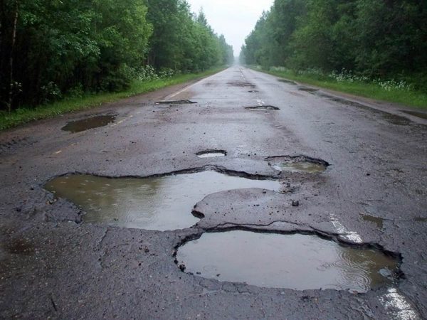 Общественная организация определила десять самых худших дорог в Запорожье