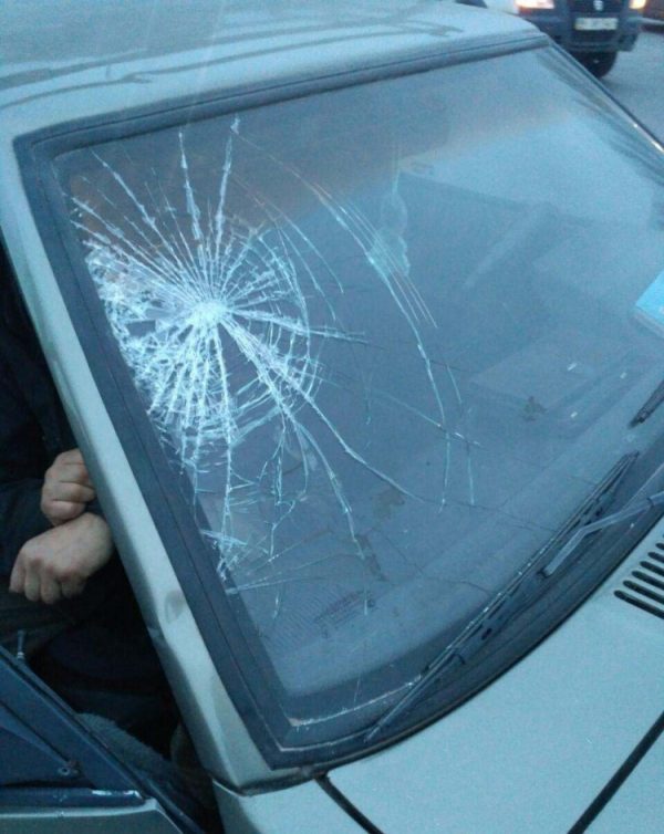 На запорожской Набережной молодой человек угодил под колеса авто