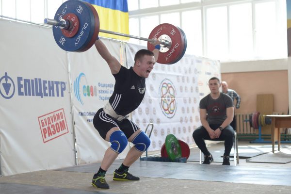 В Запорожье стартовал чемпионат города по тяжелой атлетике (ФОТО)