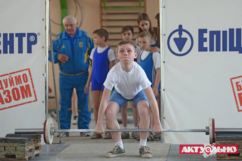 В городе состоялось торжественное открытие Открытого чемпионата Запорожья по тяжелой атлетике