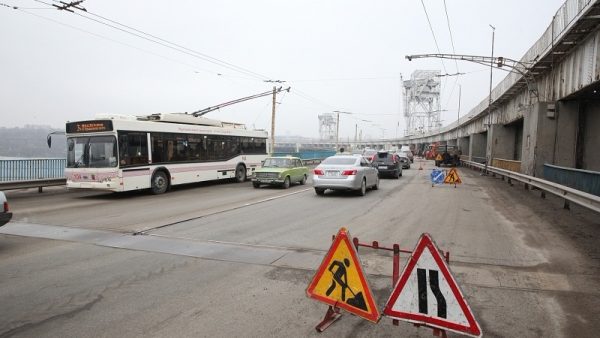Тяжеловесным транспортам могут запретить передвигаться через ДнепроГЭС