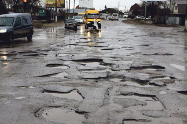 Стало известно, сколько лет и денег понадобится для ремонта запорожских дорог