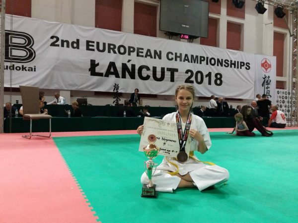 Юная каратистка из Запорожья привезла медаль из чемпионата Европы (Фото)