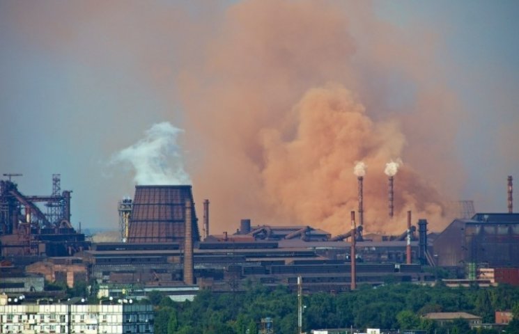 В двух районах Запорожья зафиксировано очередное высокое загрязнения воздуха ядовитыми веществами