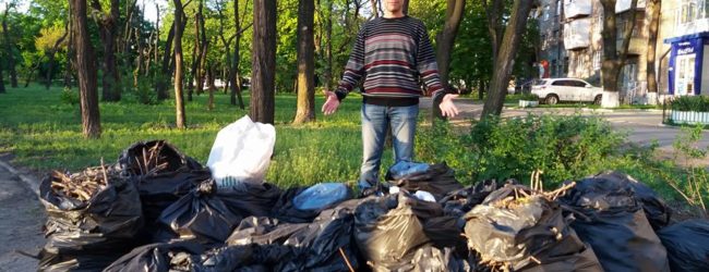 К зданию запорожской мэрии активисты принесут мешки с мусором
