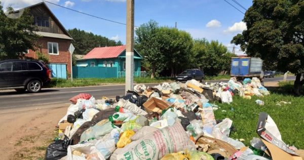 Запорожская компания по вывозу бытовых отходов объяснила причину сбоя в графиках вывоза мусора