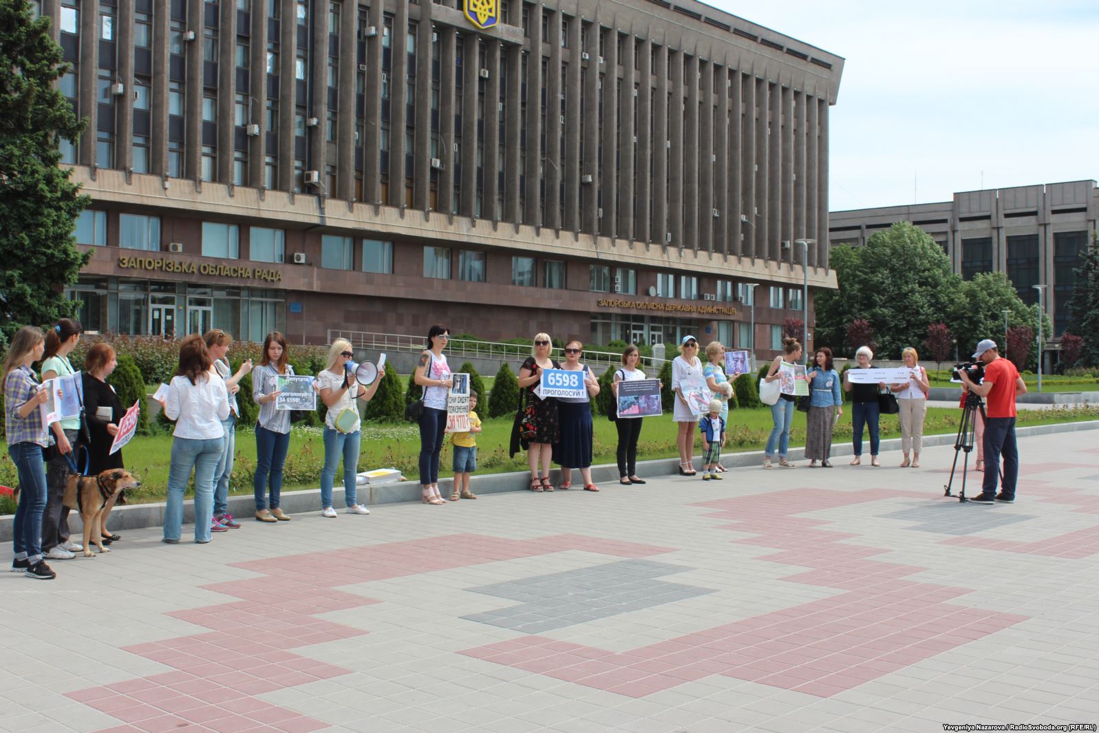 В Запорожье прошла акция протеста против “притравочных станций” для животных