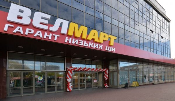 “Мы не успеваем менять цены”: в супермаркете на популярном Запорожском курорте обманывают покупателей (Фотофакт)
