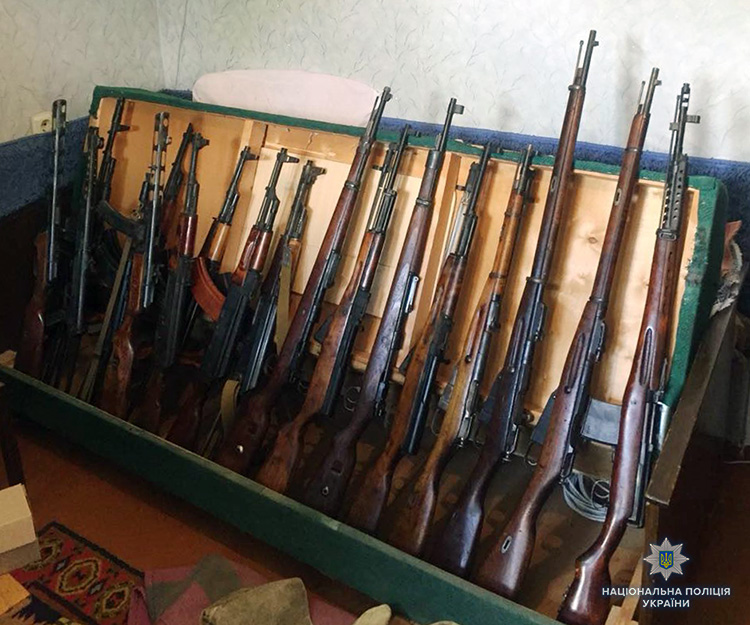 В Запорожье разоблачили опасную преступную группировку, которая занималась сбытом огнестрельного оружия (фото)