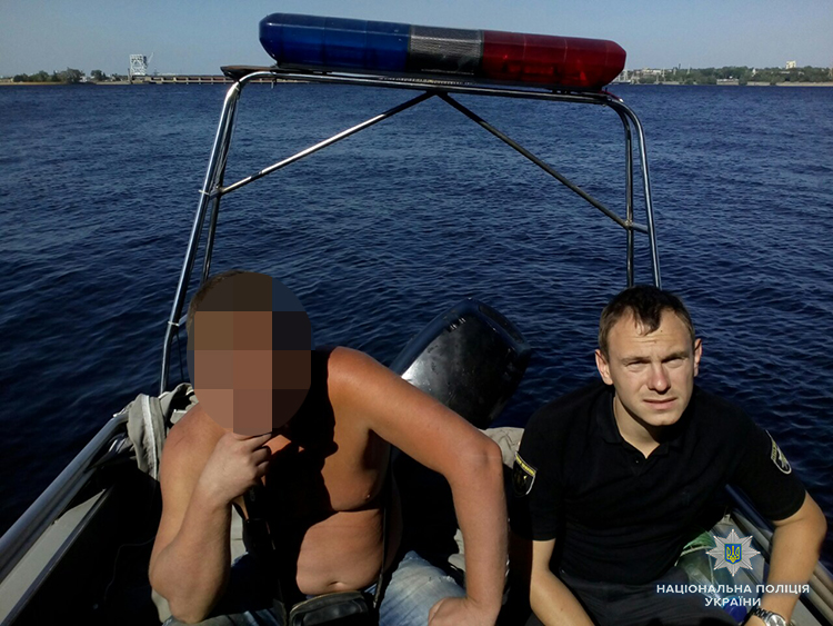 В Запорожье правоохранители спасли отдыхающего (Фото)