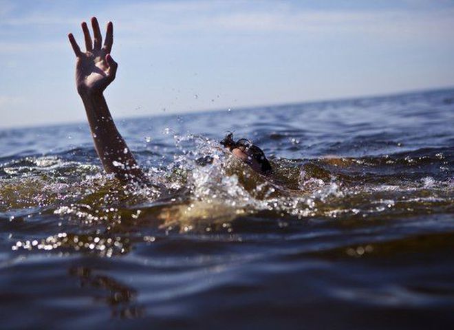 На Запорожском курорте чуть не утонула женщина