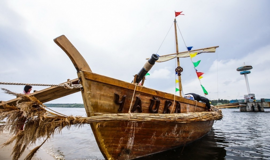 В Запорожье воссоздают казацкую лодку-дуб по старинным чертежам (ВИДЕО)