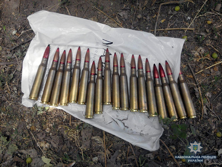 В трех районах Запорожья у местных жителей полиция изъяла боеприпасы и взрывчатку (Фото)