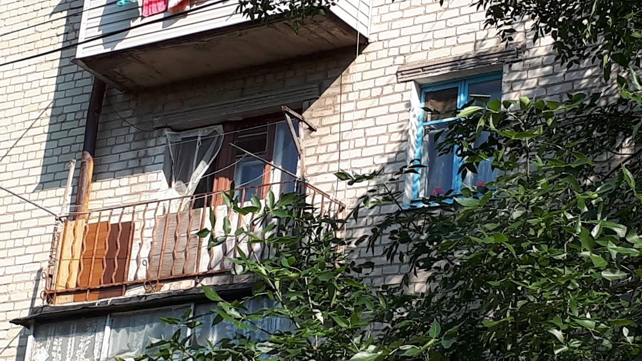 Запорожские полицейские спасли женщину от пожара в квартире раньше спасателей