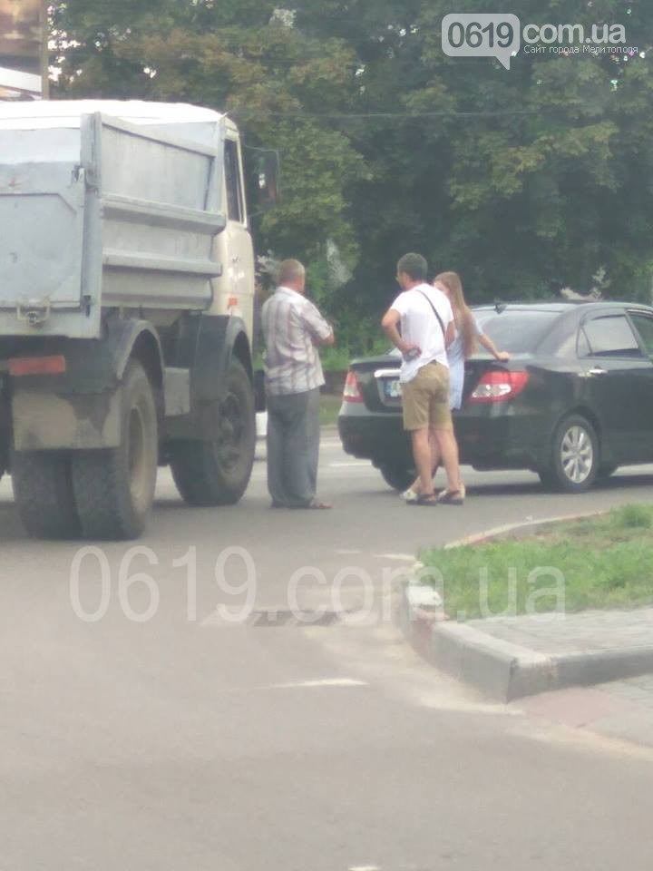 У Запорізькій області сталося ДТП за участю вантажівки та легковика