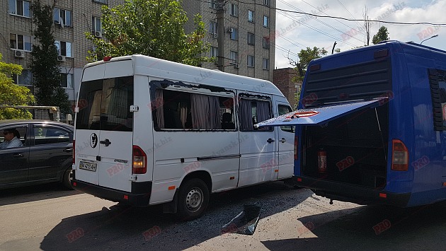 Через нелегальних перевізників у Бердянську сталося ДТП (фото)