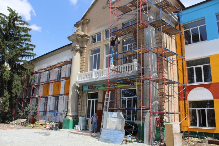 Найстаріша школа Мелітополя перетворюється у школу майбутнього – у мережі з’явилися фото реконструкції (фото)
