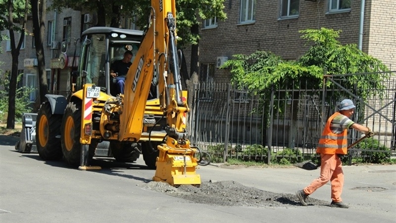 В Запорожье продолжают ремонтировать проезжую часть: дополнительно готовится 1 тыс. кв. метров для ямочного ремонта
