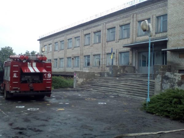 В одном из сел Запорожской области из-за сильного дождя затопило учебное заведение